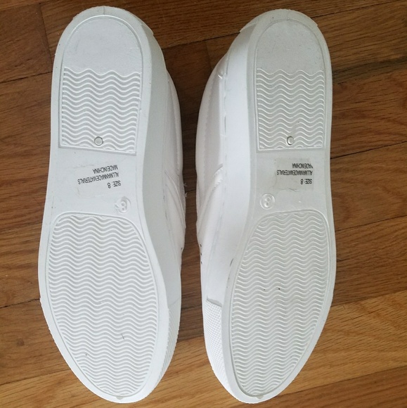 🍃LAST PAIR🍃WHITE PERFORATED SNEAKERS - Picture 6 of 6