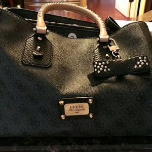Guess cheatin heart satchel