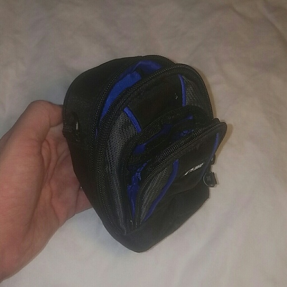 !!CASE LOGIC DIGITAL CAMERA CASE!! - Picture 2 of 4