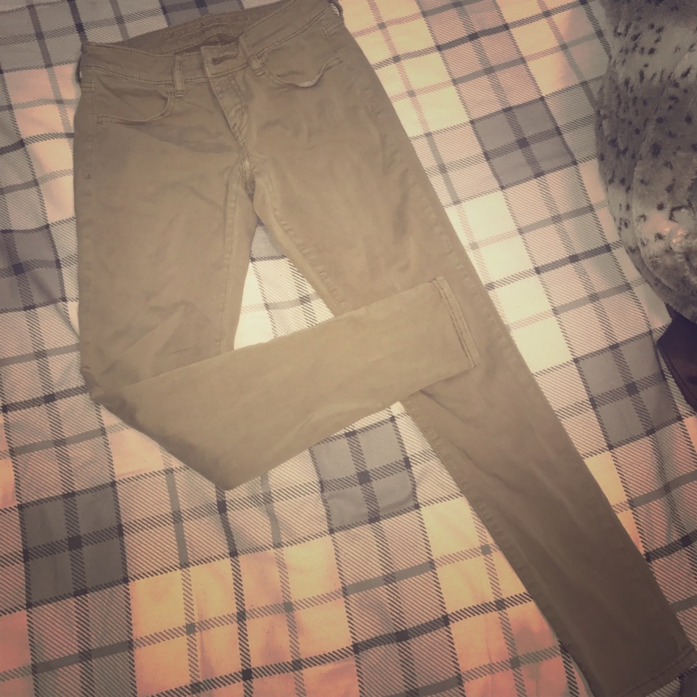American eagle outfitter Khaki jeans 👖.