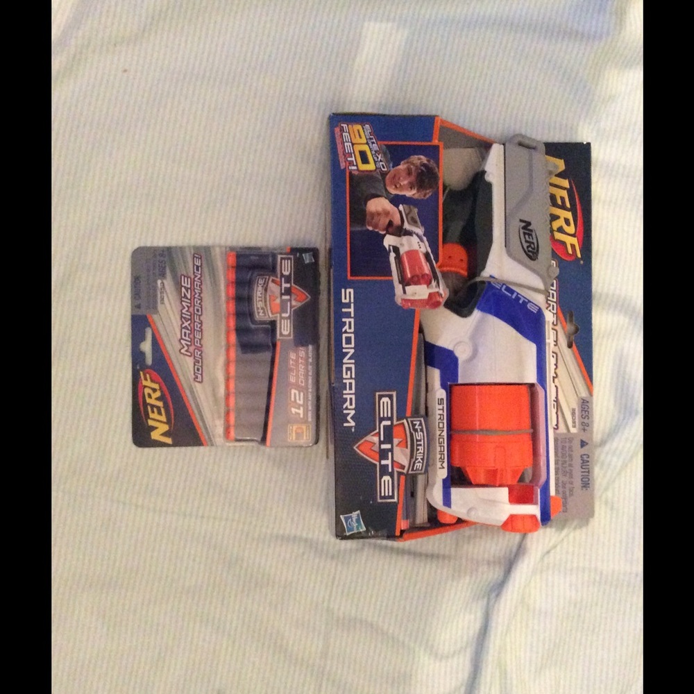 NERF gun and extra caps