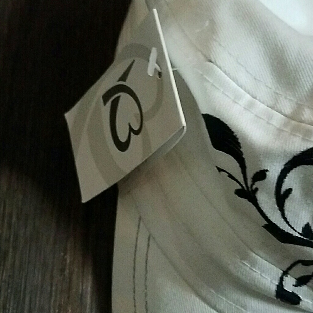 Hat - Picture 3 of 4