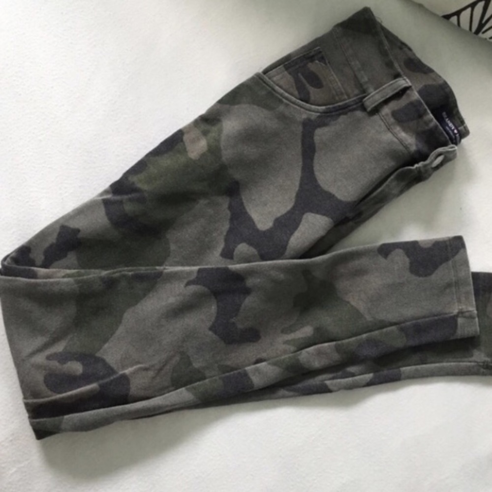 Brandy Melville camo pants