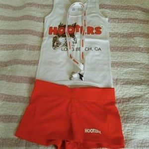 Hooters girl outfit or costume
