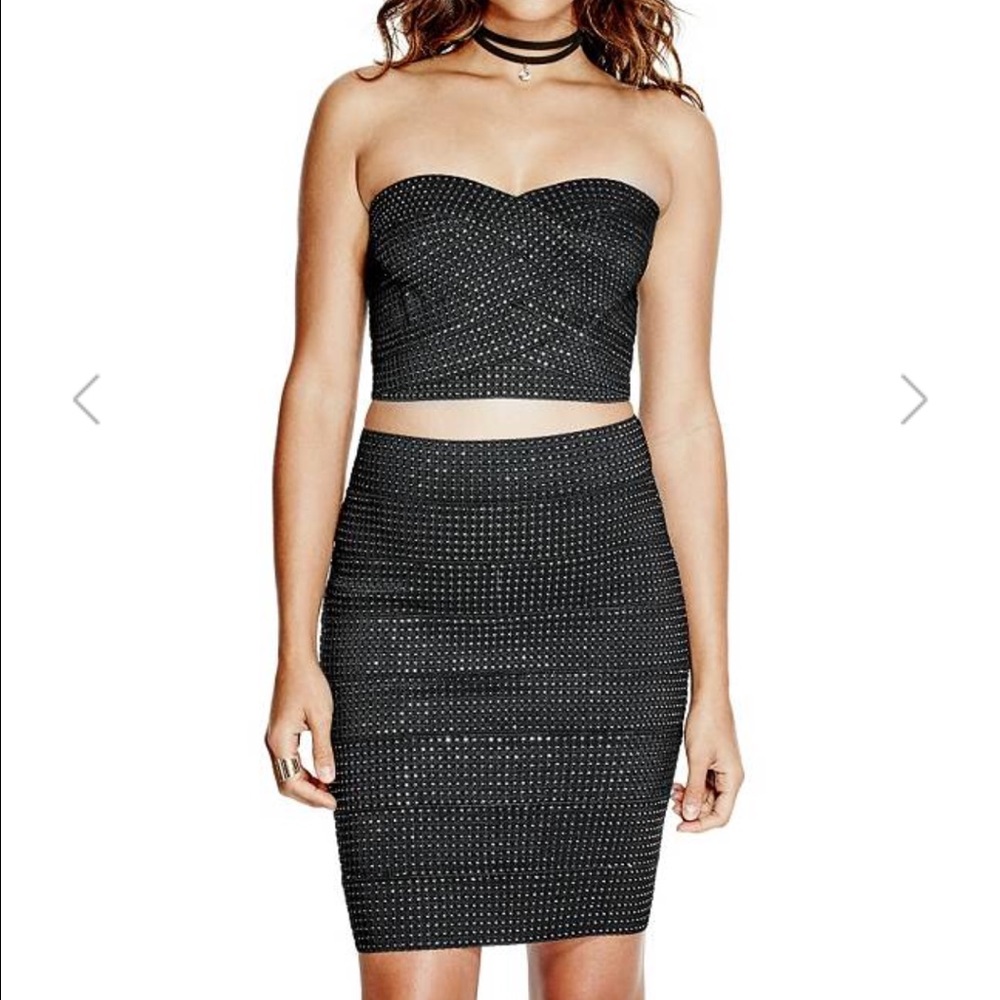 Guess two piece set! 🖤
