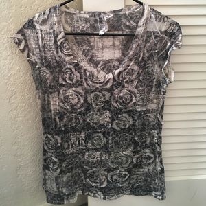Beautiful rose tee