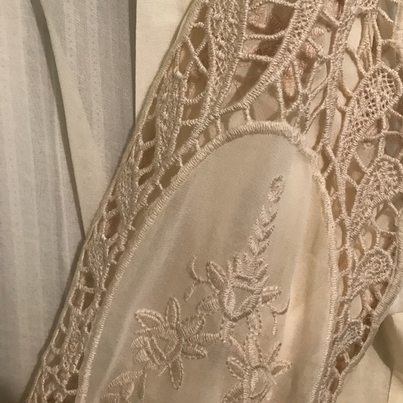 Cream Colored Kimono - Picture 2 of 2