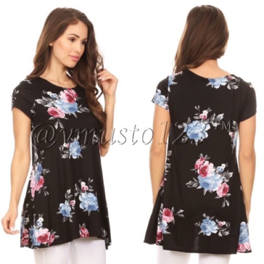 FLORAL BLACK SHORT SLEEVE TOP W/ POCKETS - Picture 2 of 4