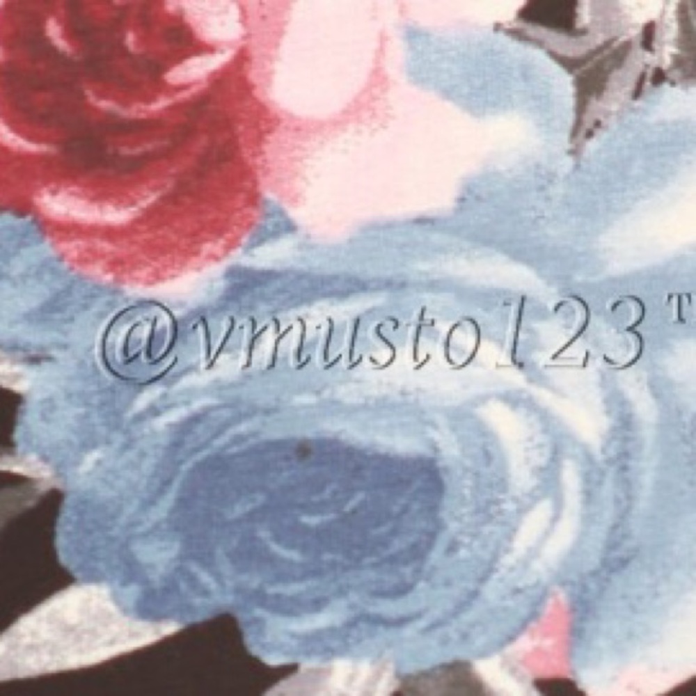 FLORAL BLACK SHORT SLEEVE TOP W/ POCKETS - Picture 3 of 4