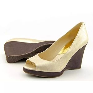 🆕Michael Kors Gold Wedges 🆕