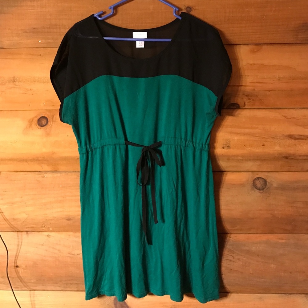 Green and black maternity top