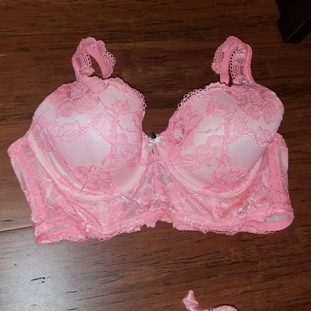 Pink victorias secret bra 32dd
