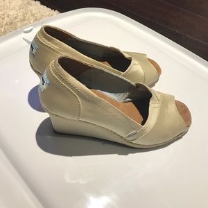 Toms Ivory wedges