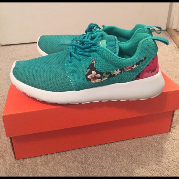 Custom Nike roshes - Picture 1 of 4