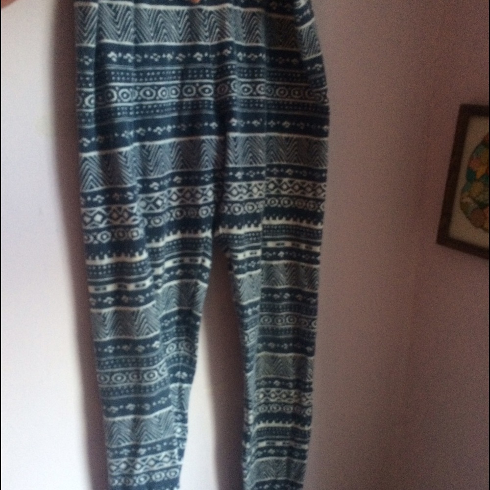 Aztec print hollister leggings Not See through