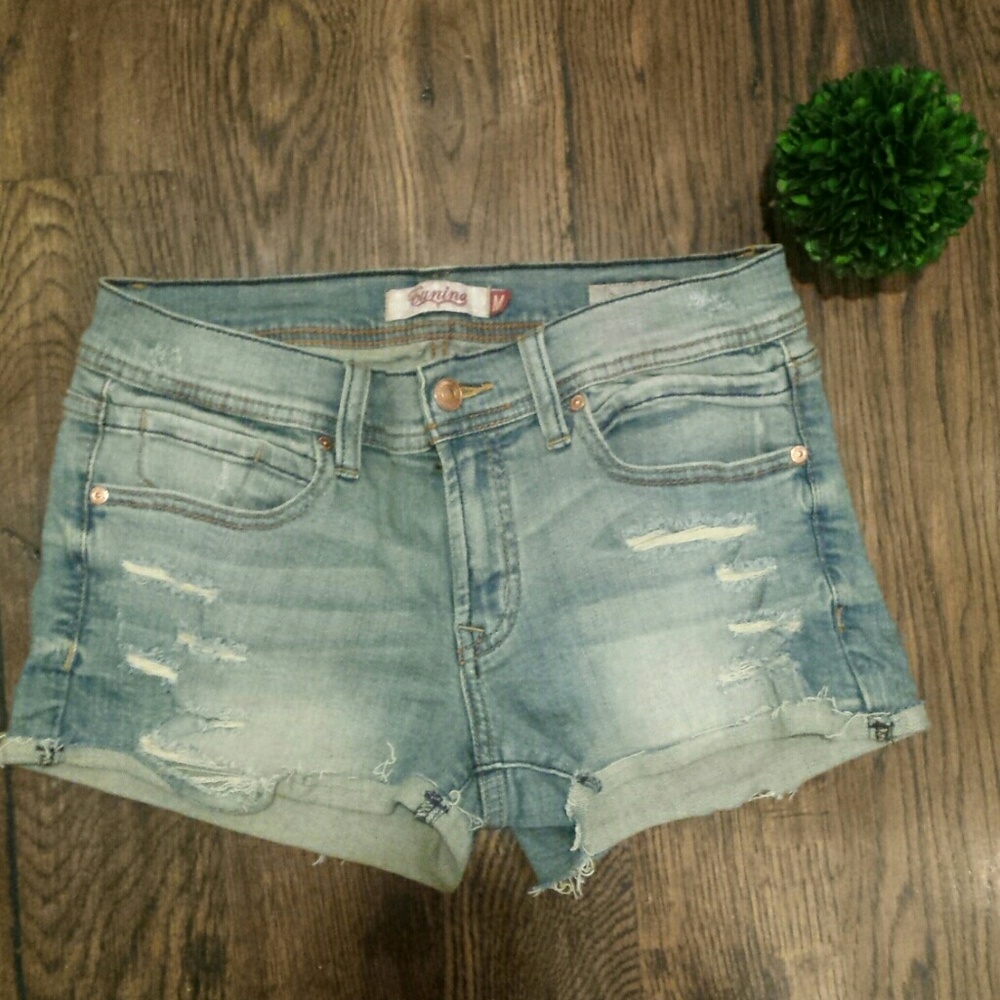 🚫SOLD🚫 New juniors stretch cut off shorts size M