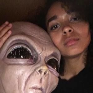 Meet your Posher, Victoria