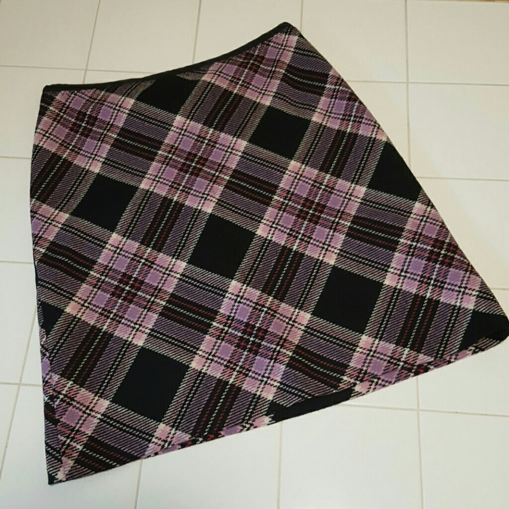 Plaid LOFT skirt.