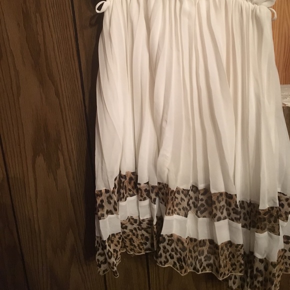 NEVER WORN White sheet dress with cheetah - Picture 2 of 3