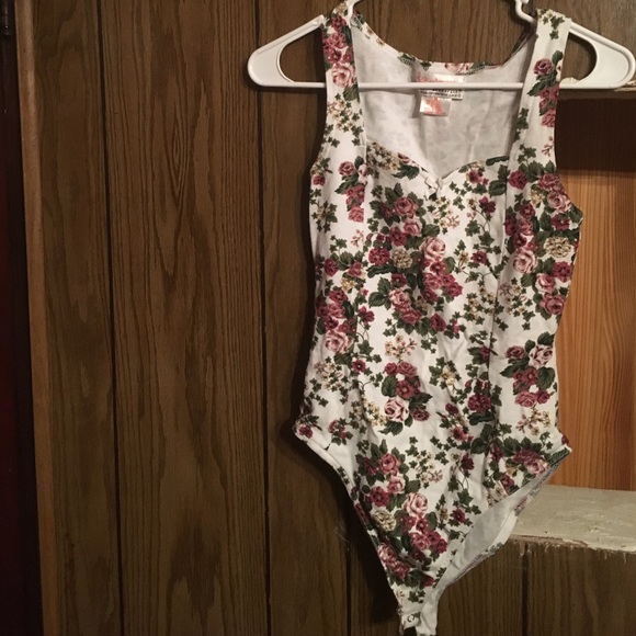 Floral onesie - Picture 3 of 4