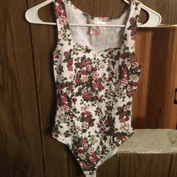 Floral onesie - Picture 4 of 4