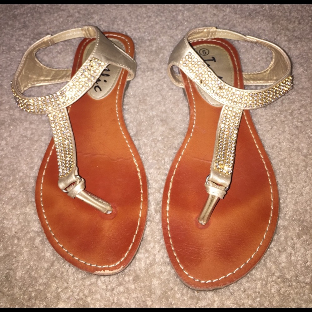 Summer sandals from traffic