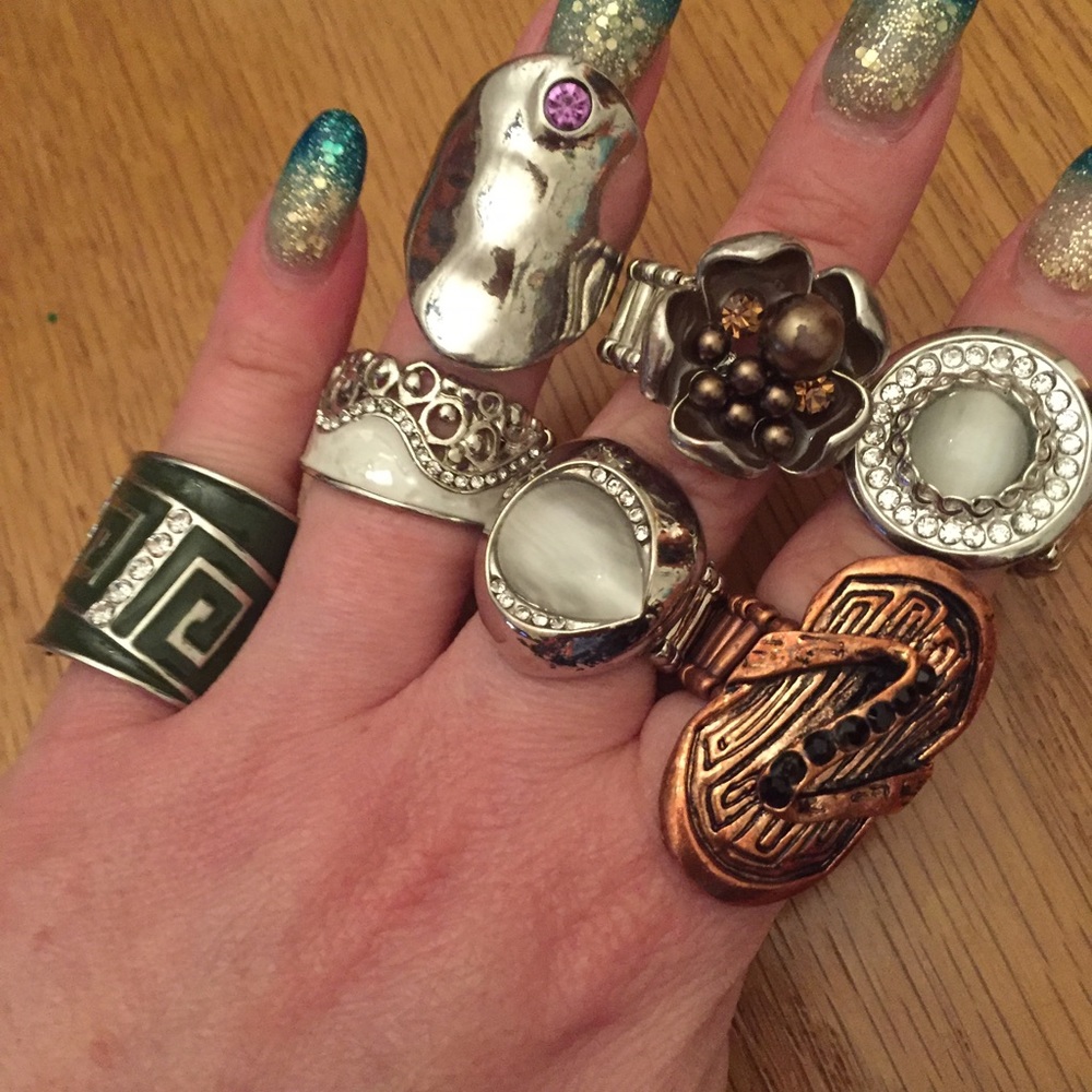 Lot of stretchy Paparazzi rings
