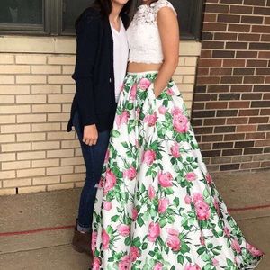 floral sherri hill with pockets!!