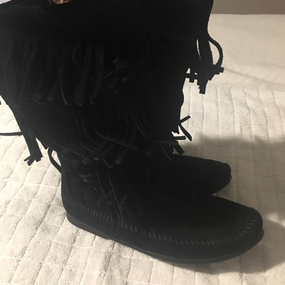 Minnetonka triple fringe moccasin boot