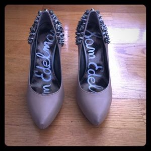 Sam Edelman roza nude studded pumps platform