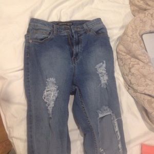 Fashion nova ripped high waisted jeans ✨ size 5