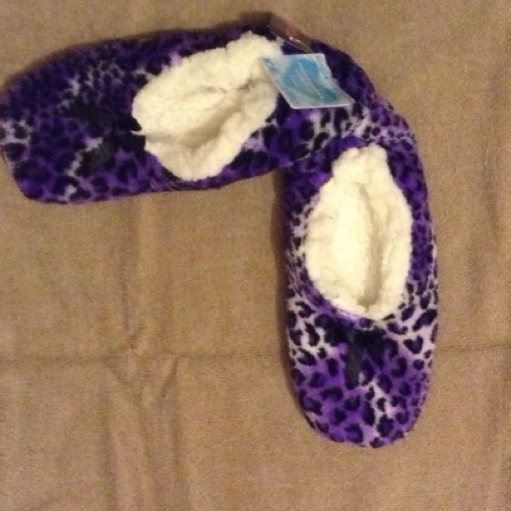 NWT Purple Leopard Print Slippers