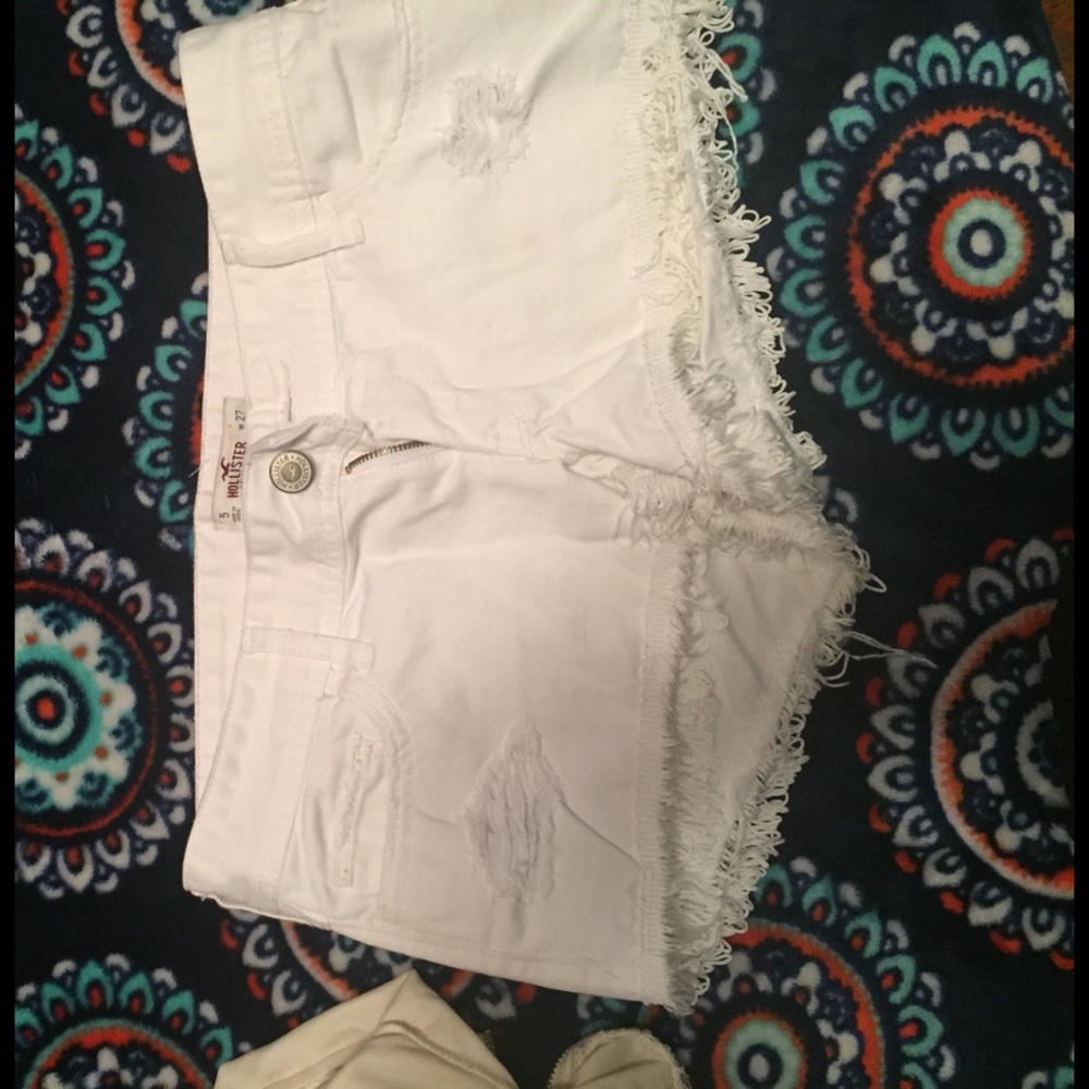 White Hollister shorts