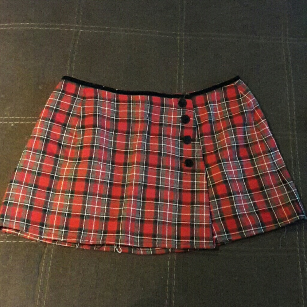 Super cute plaid skirt