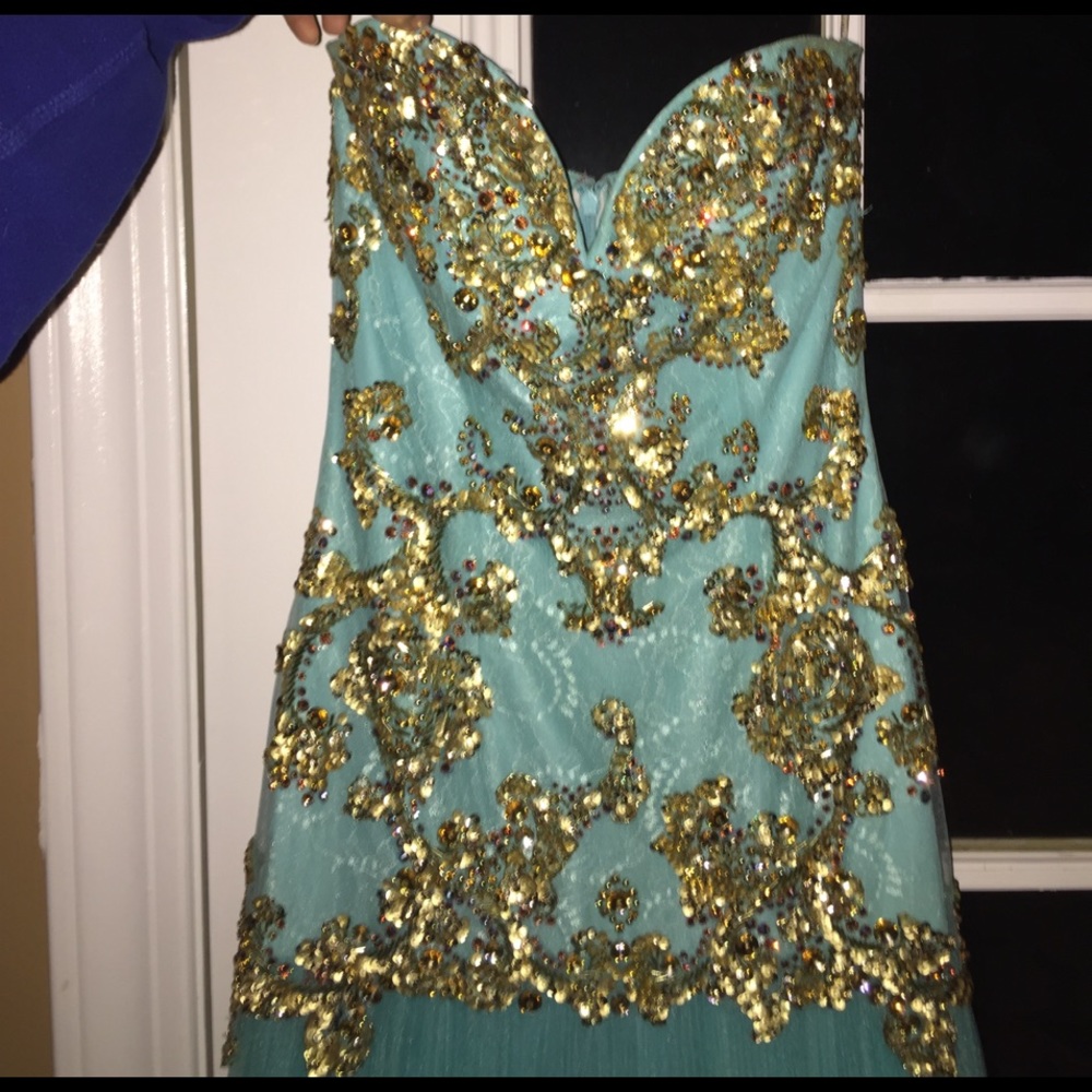 SHERRI HILL PROM DRESS 🎉only worn once
