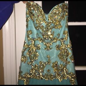 SHERRI HILL PROM DRESS 🎉only worn once