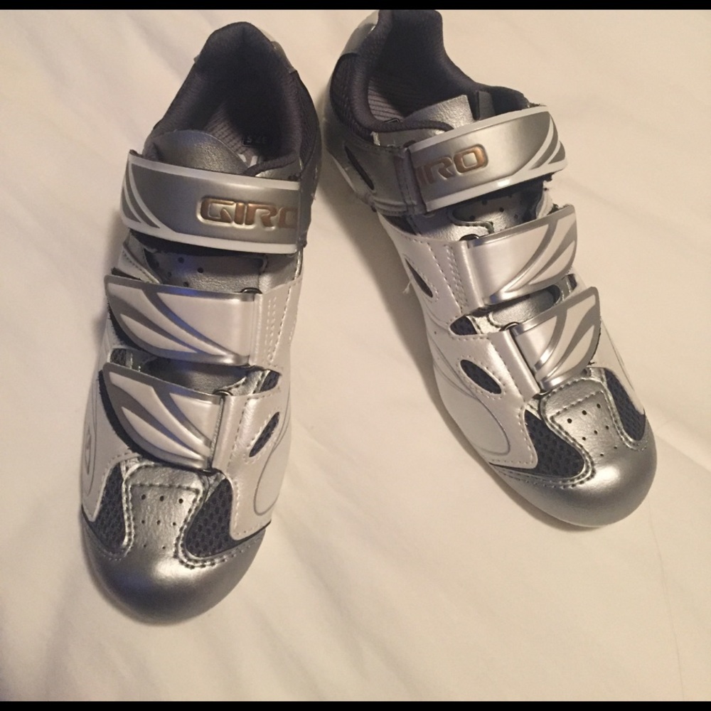GIRO CYCLING SHOES. Size 37.5. (5.5-6) Never worn!
