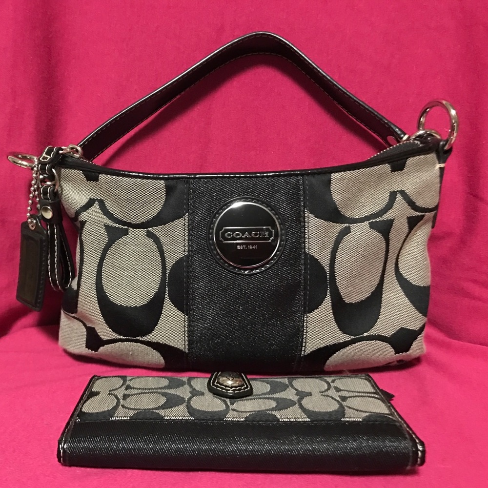 Small Coach crossbody purse.