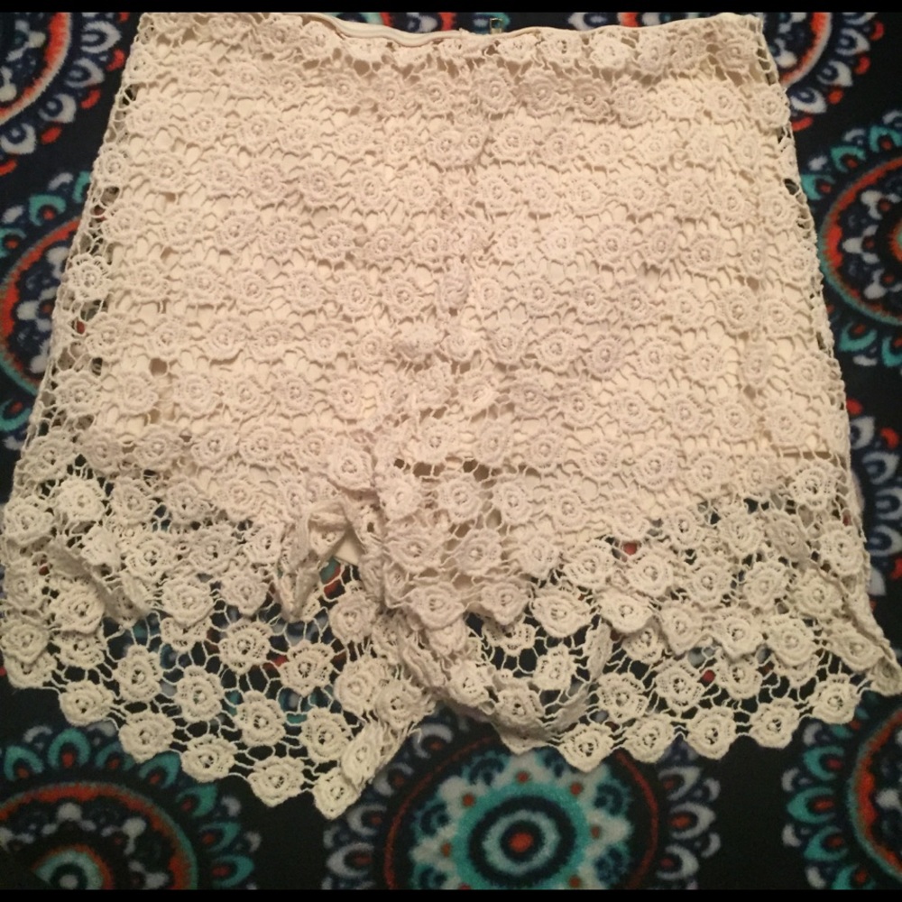 High-wasted Lace shorts
