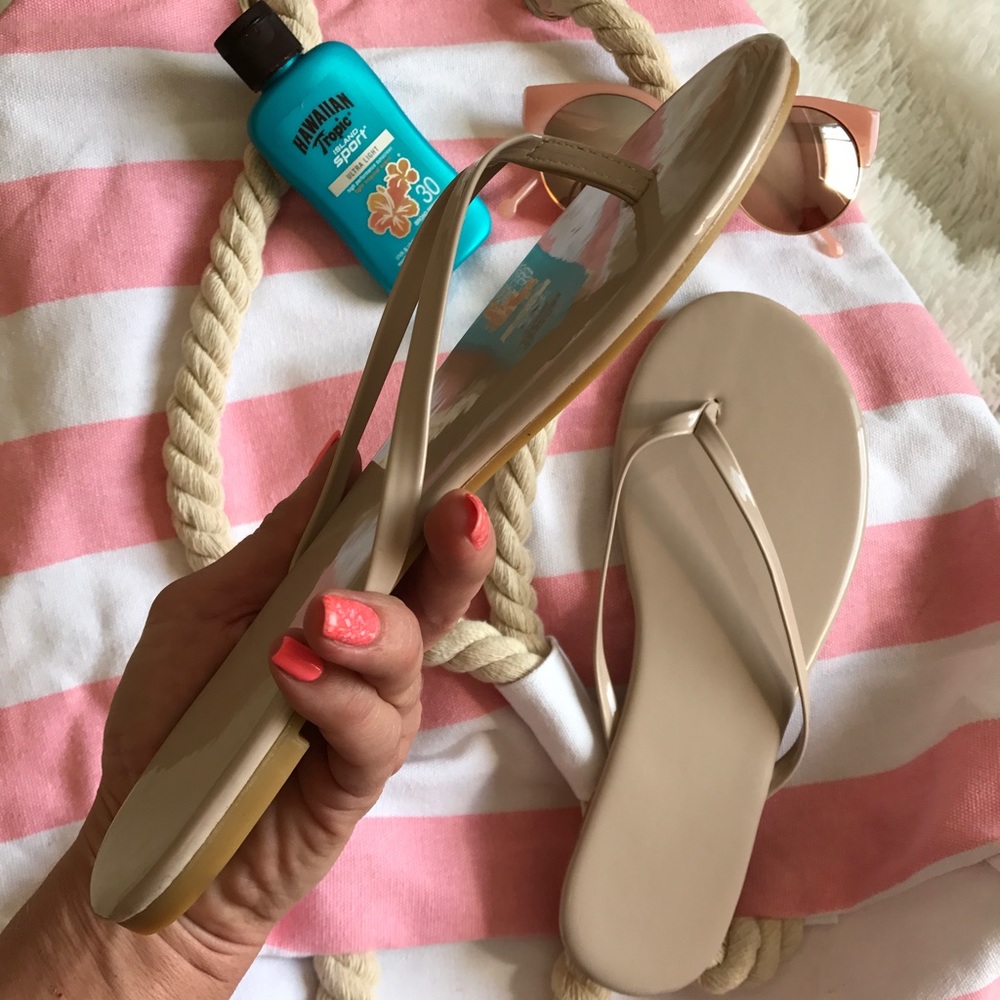 NEW 🏖 NUDE PATENT BLUSH SANDALS | FLIP FLOPS - Picture 2 of 7