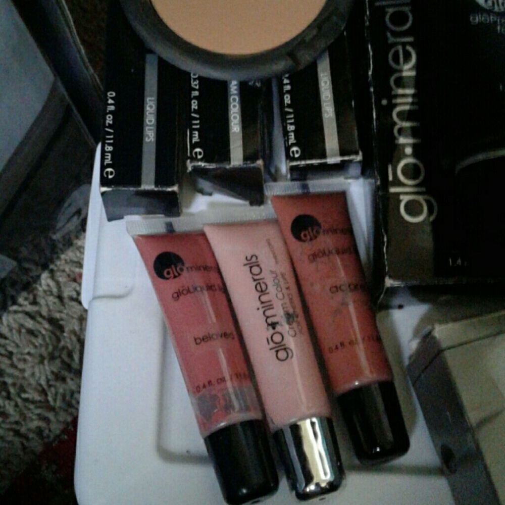 GLO MINERALS MAKE UP LOT - Picture 2 of 4