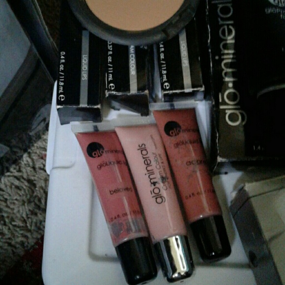 GLO MINERALS MAKE UP LOT - Picture 2 of 4