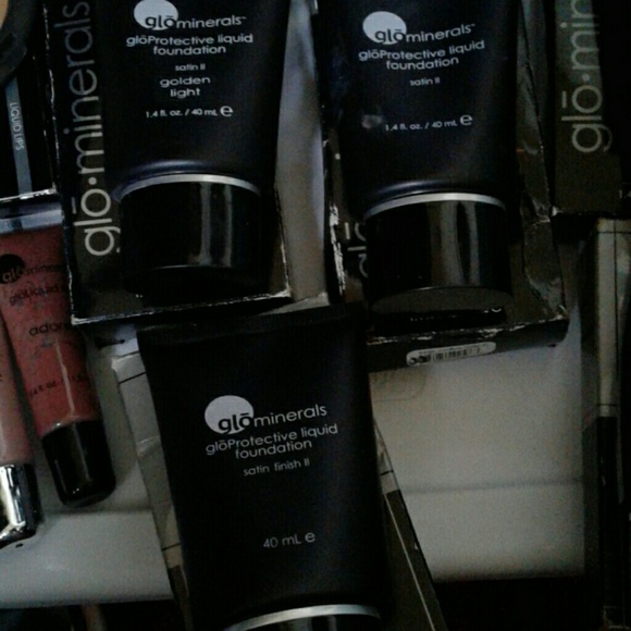 GLO MINERALS MAKE UP LOT - Picture 3 of 4