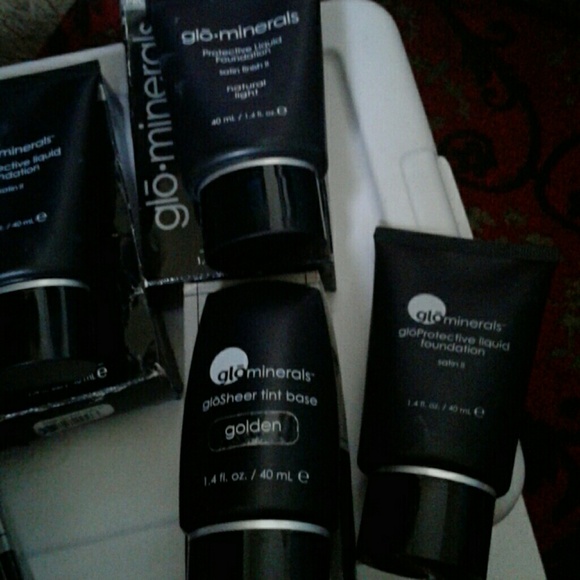 GLO MINERALS MAKE UP LOT - Picture 4 of 4