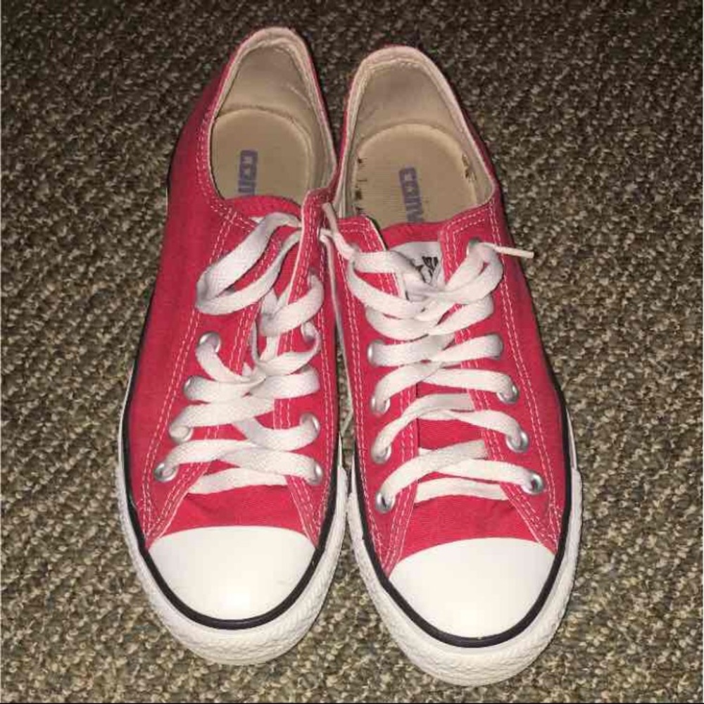 RED CONVERSE SHIPS TOMORROW!!