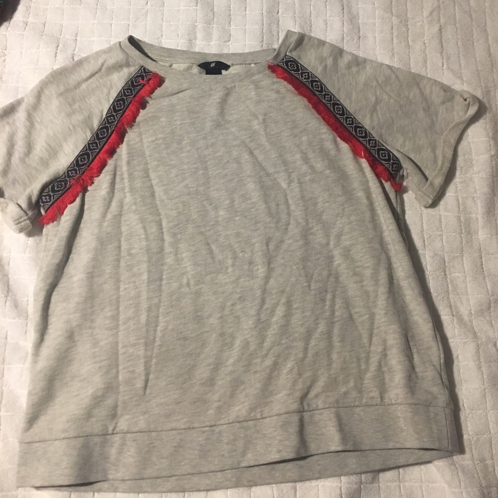 HM short sleeve sweatshirt with fringe detail