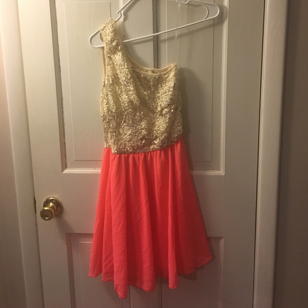 One shoulder dress
