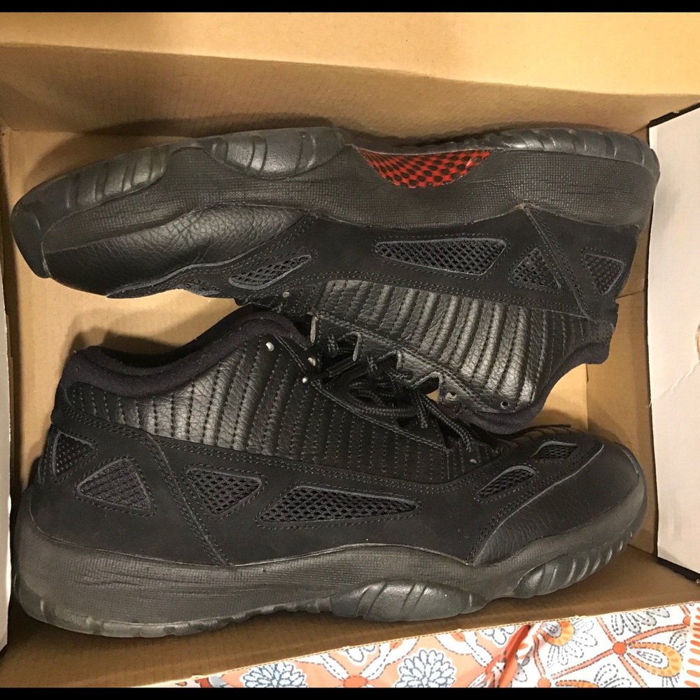 Air Jordan referee 11 lows