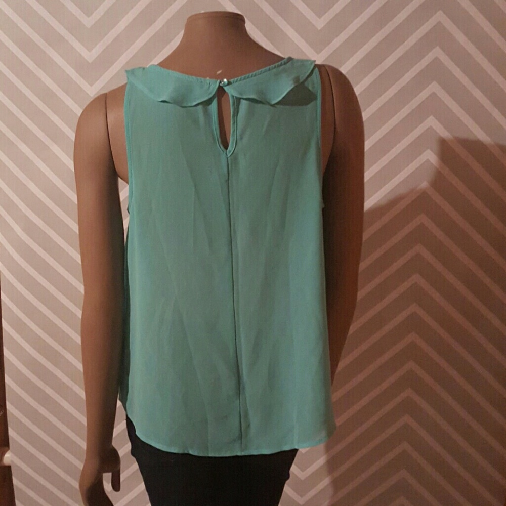 Keyhole Ruffle Tank - Picture 2 of 2