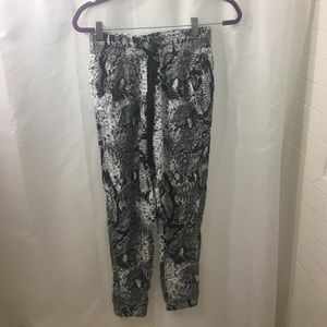 Size 6 BB Dakota Snakeskin print pants